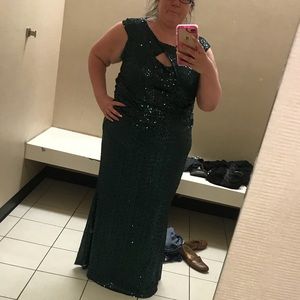 Green Formal Sparkle Sequin Dress Size 20